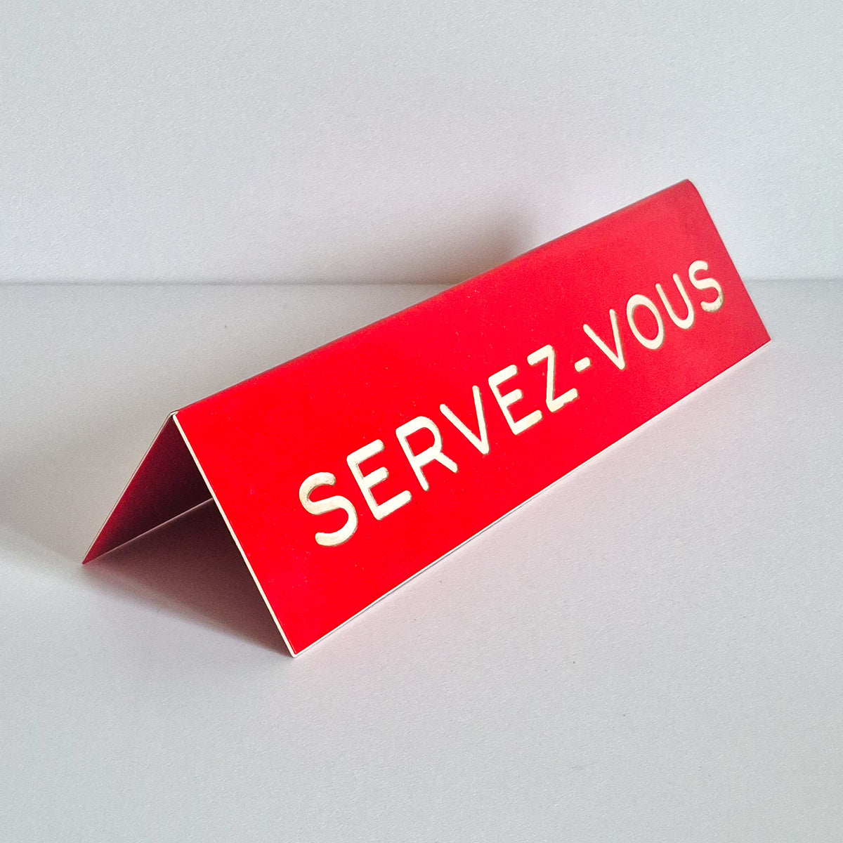 Chevalet / présentoir rouge SERVEZ VOUS