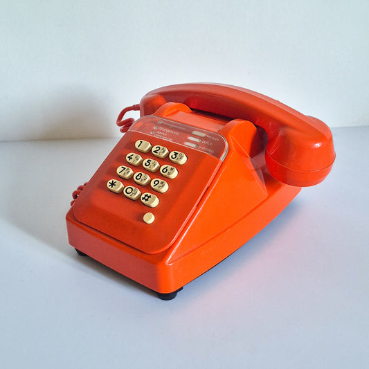 Téléphone orange vintage