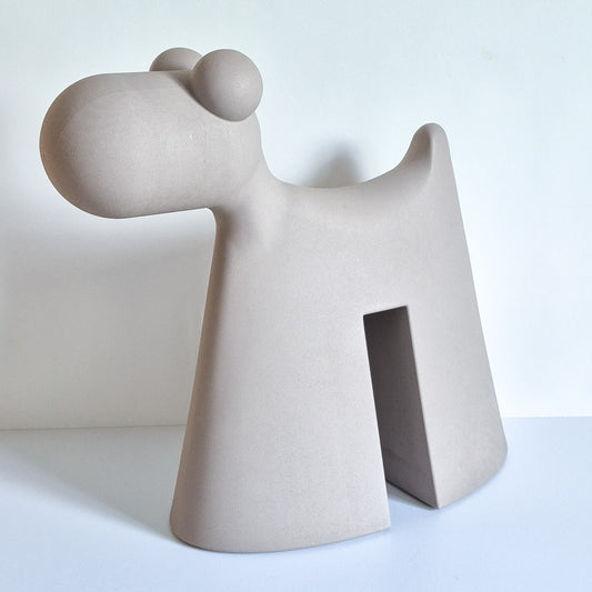 Chien sculpture "Doggy" design par Eero Aarnio pour Serralunga