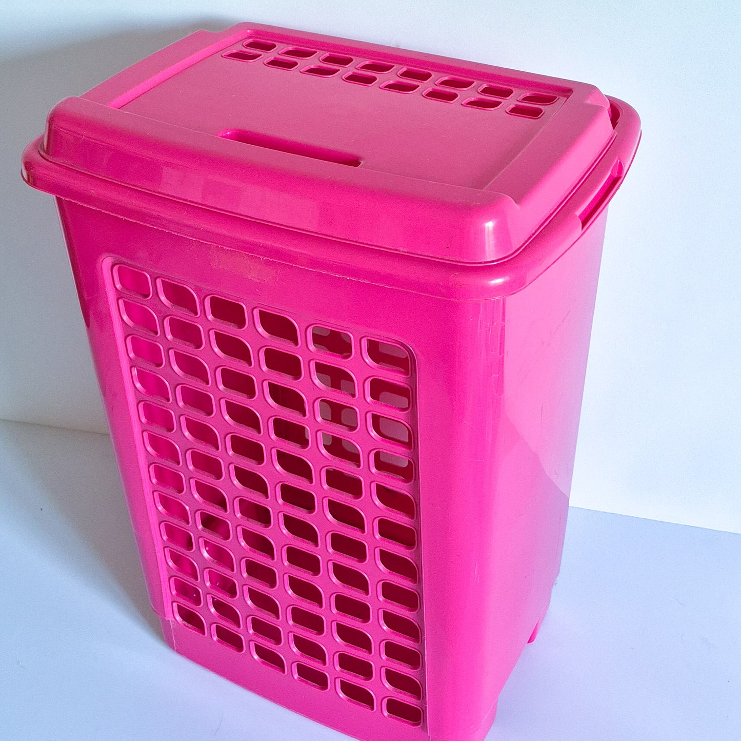 Grand panier à linge rose Curver