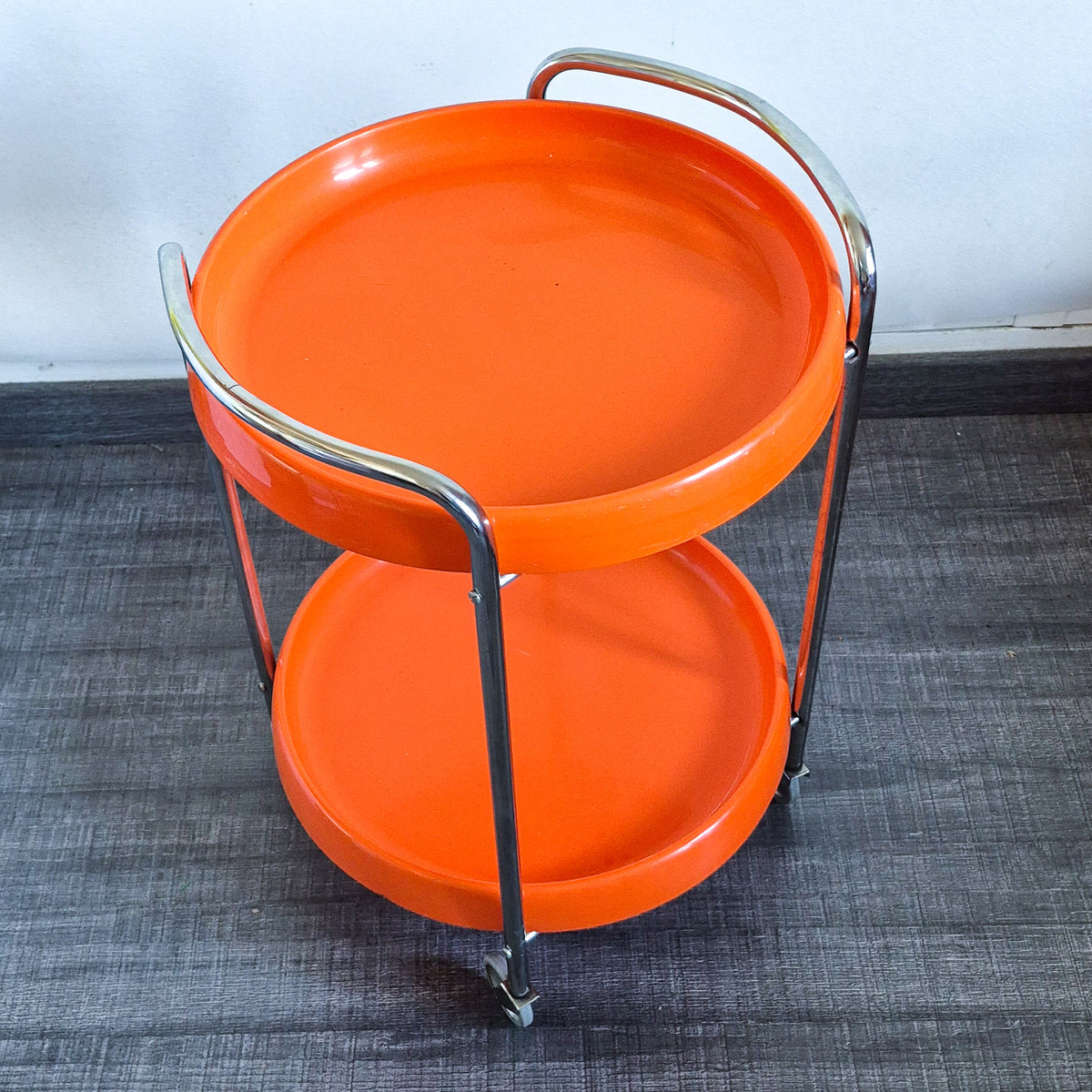 Desserte à roulettes orange vintage