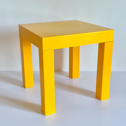 Table d'appoint jaune vintage