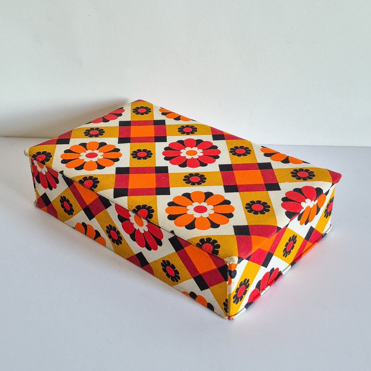 Boite de rangement decor floral 70s