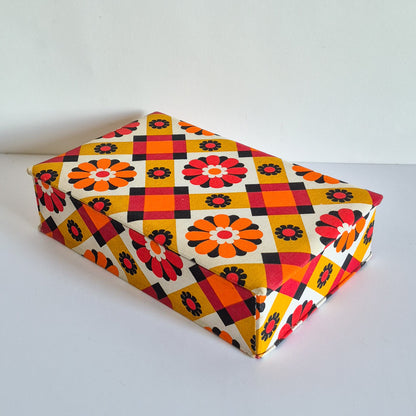 Boite de rangement decor floral 70s