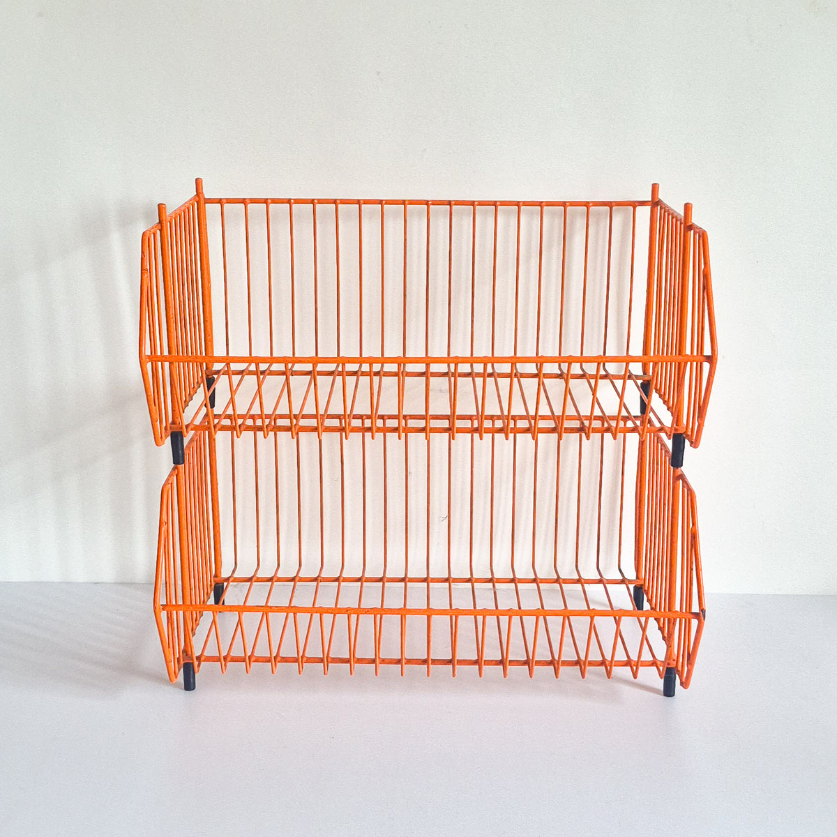 Lot de deux casiers orange vintage