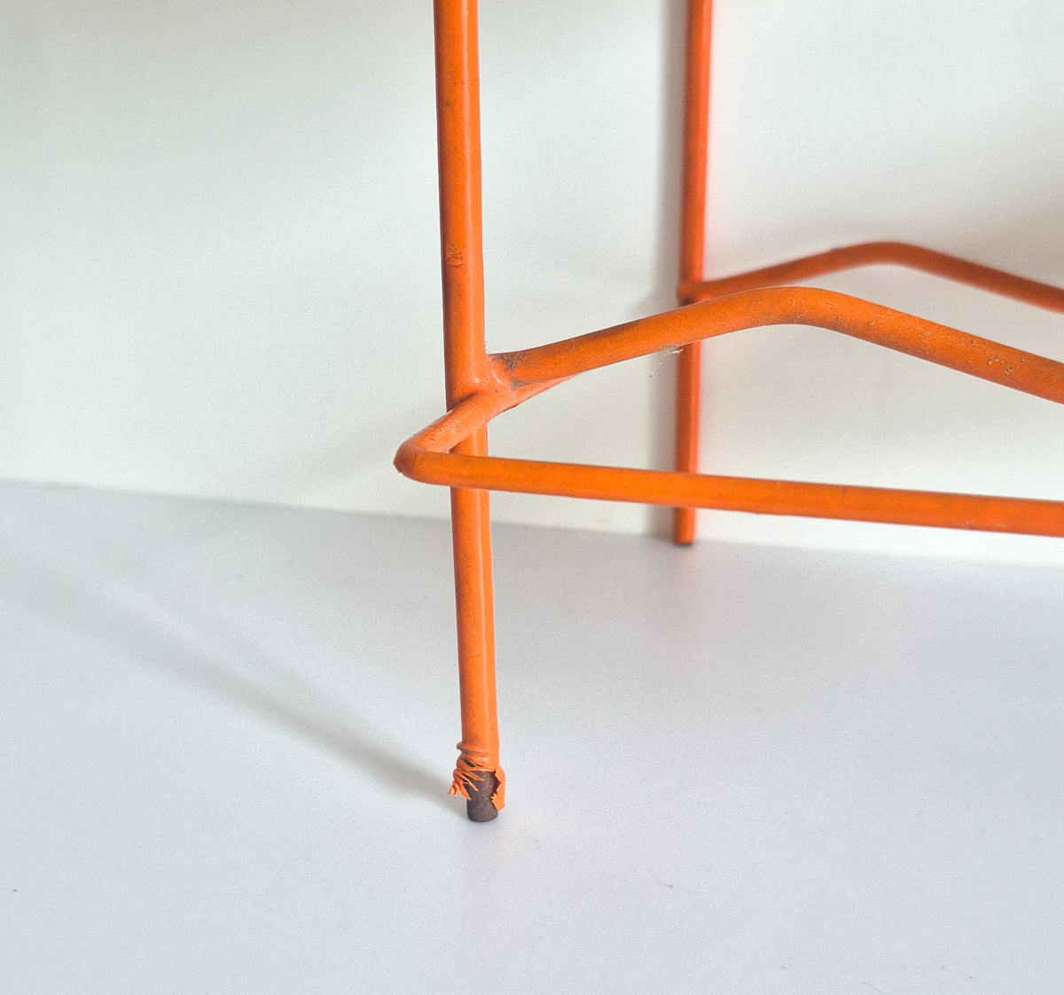 Range bouteilles orange vintage