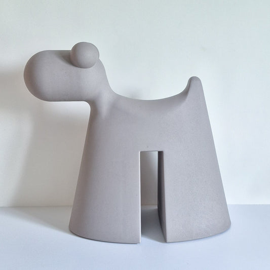 Chien sculpture "Doggy" design par Eero Aarnio pour Serralunga