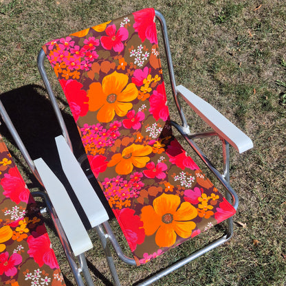 Chaise pliante fleurs orange et rose vintage - à l'unité