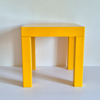 Table d'appoint jaune vintage