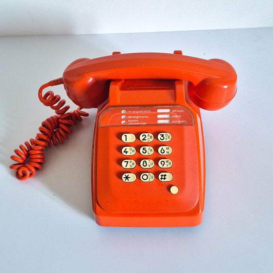 Téléphone orange vintage