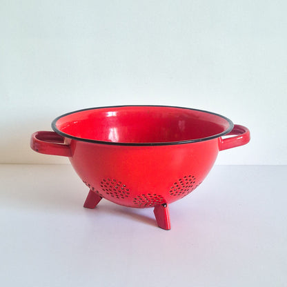 Passoire emaillée rouge vintage