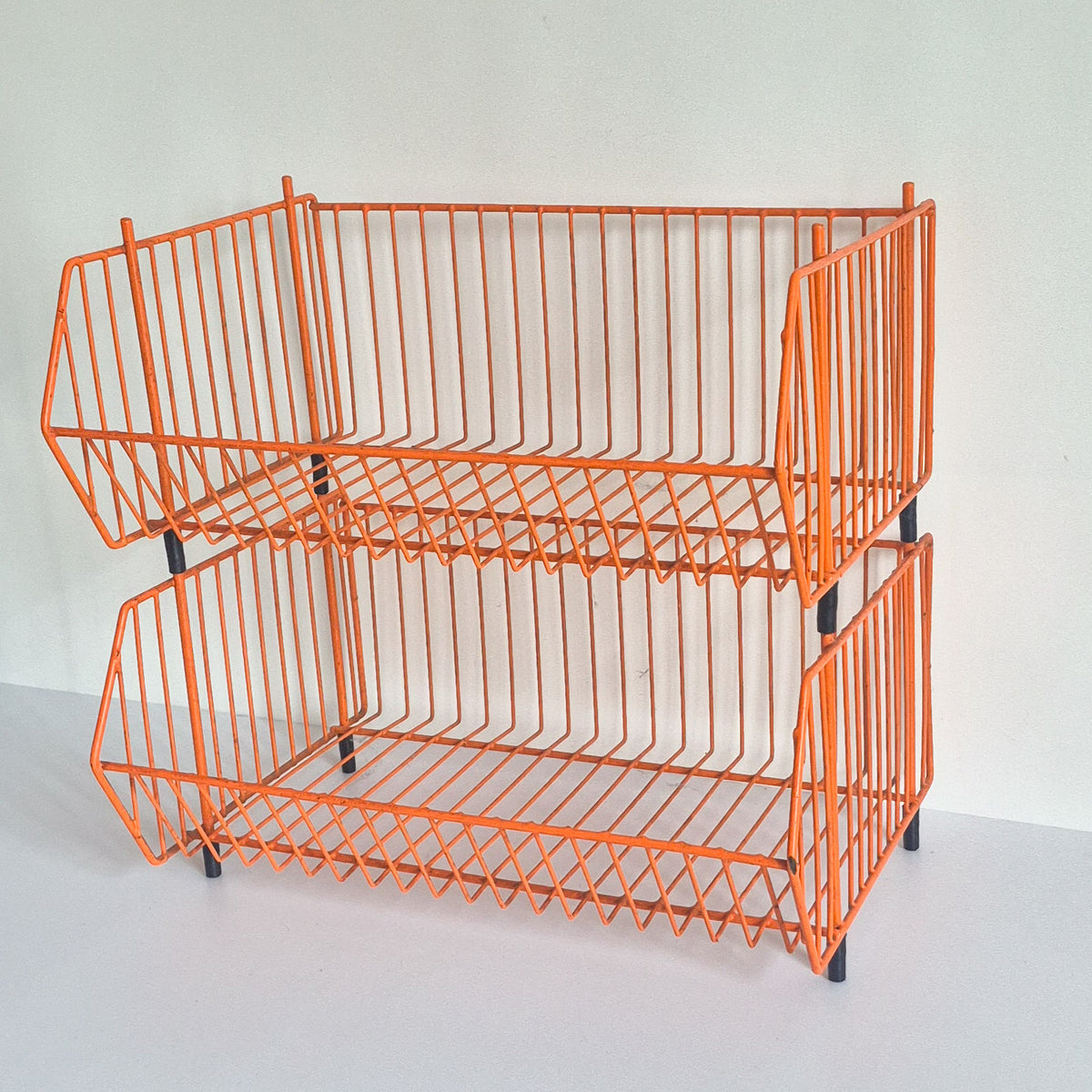 Lot de deux casiers orange vintage