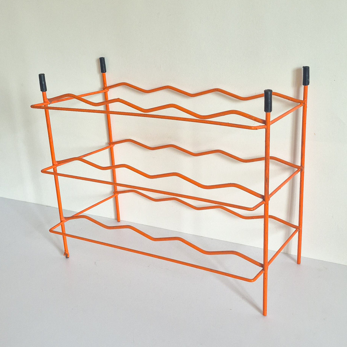 Range bouteilles orange vintage
