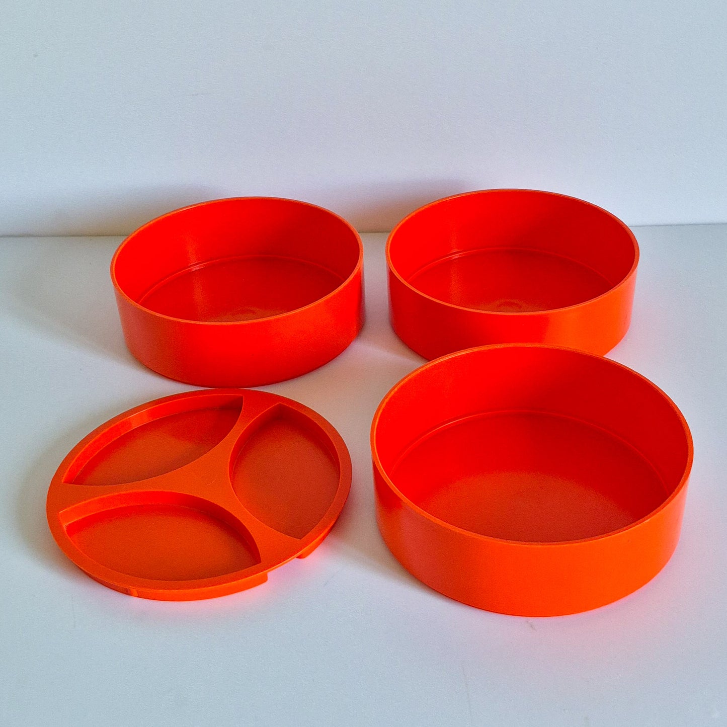 Boite de rangement compartimentée orange vintage
