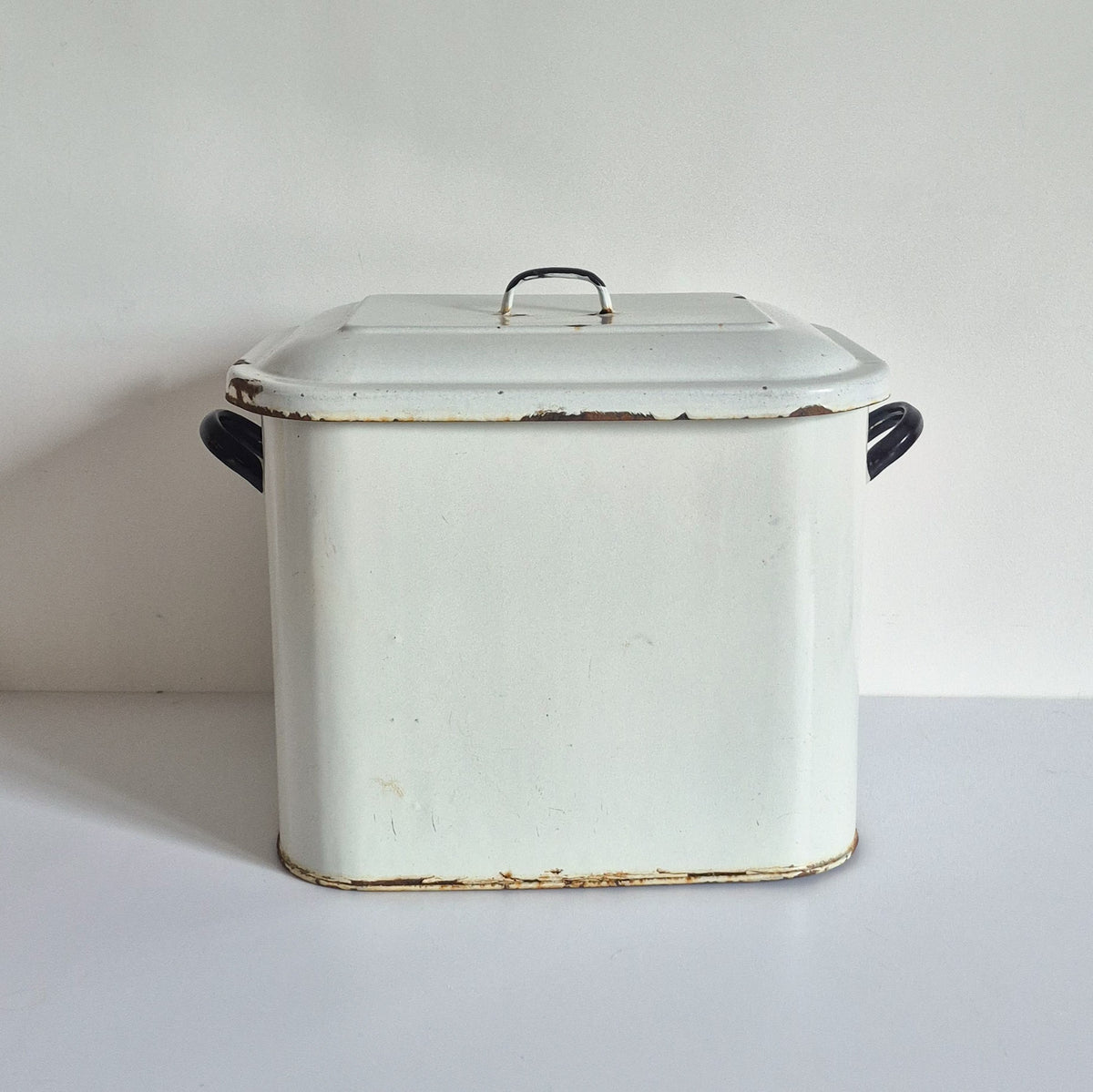 Boite à pain tôle émaillée vintage