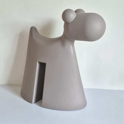Chien sculpture "Doggy" design par Eero Aarnio pour Serralunga