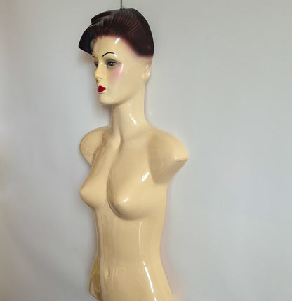 Mannequin en plastique moulé vintage