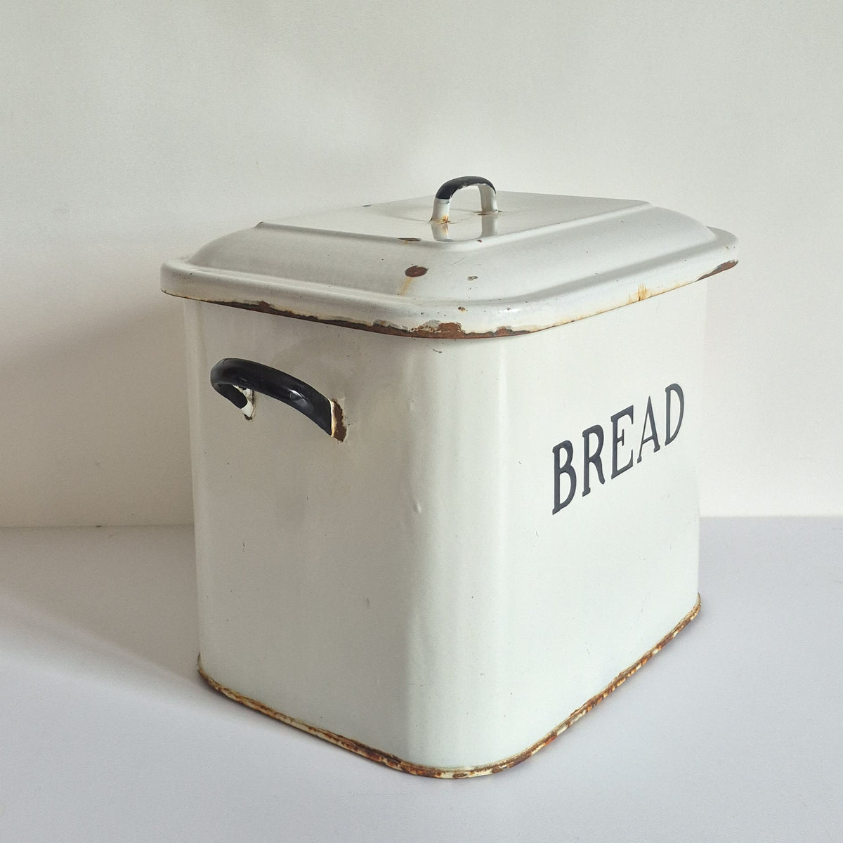 Boite à pain tôle émaillée vintage