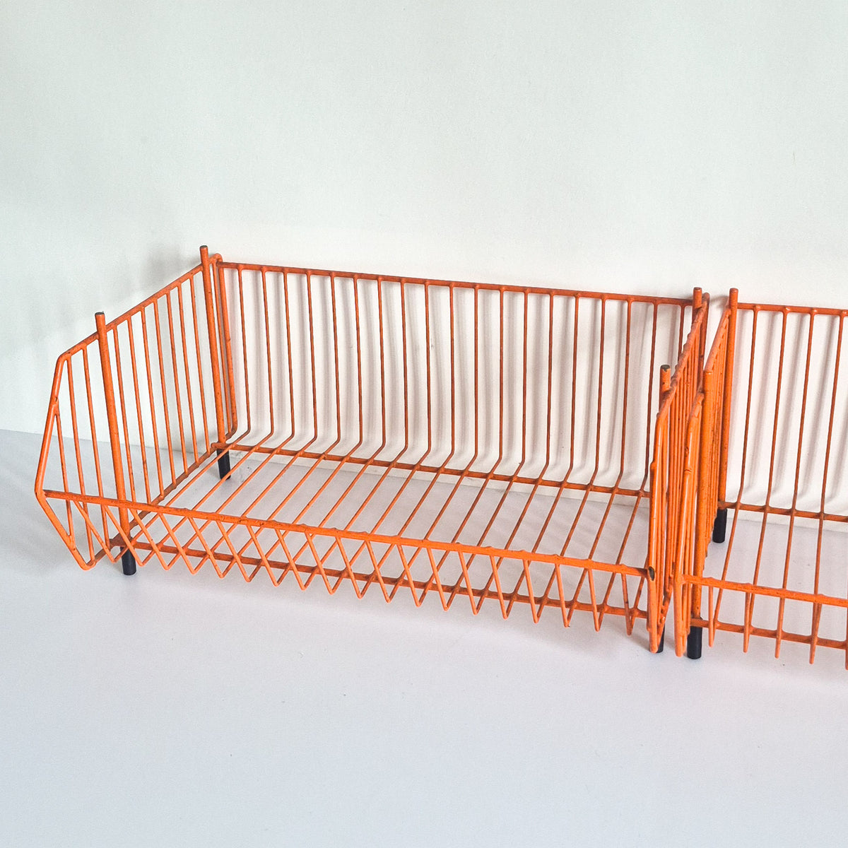 Lot de deux casiers orange vintage