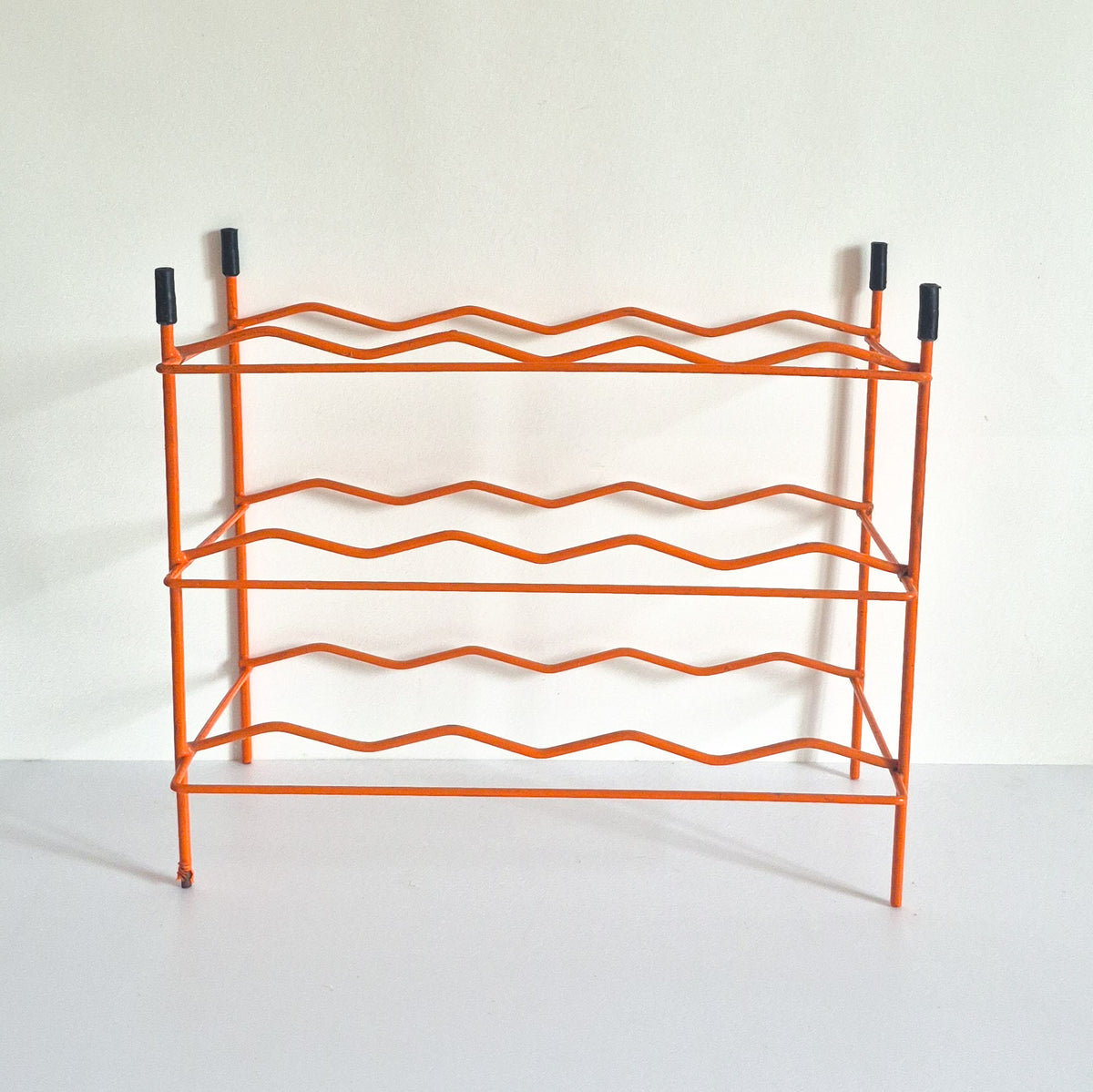 Range bouteilles orange vintage