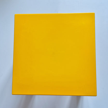 Table d'appoint jaune vintage