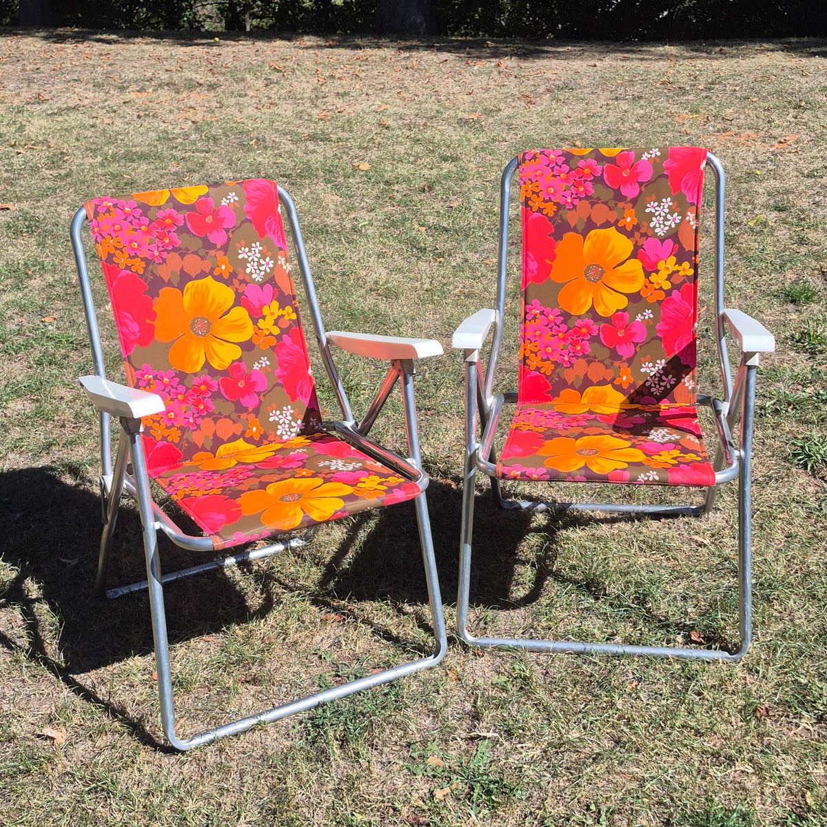 Chaise pliante fleurs orange et rose vintage - à l'unité