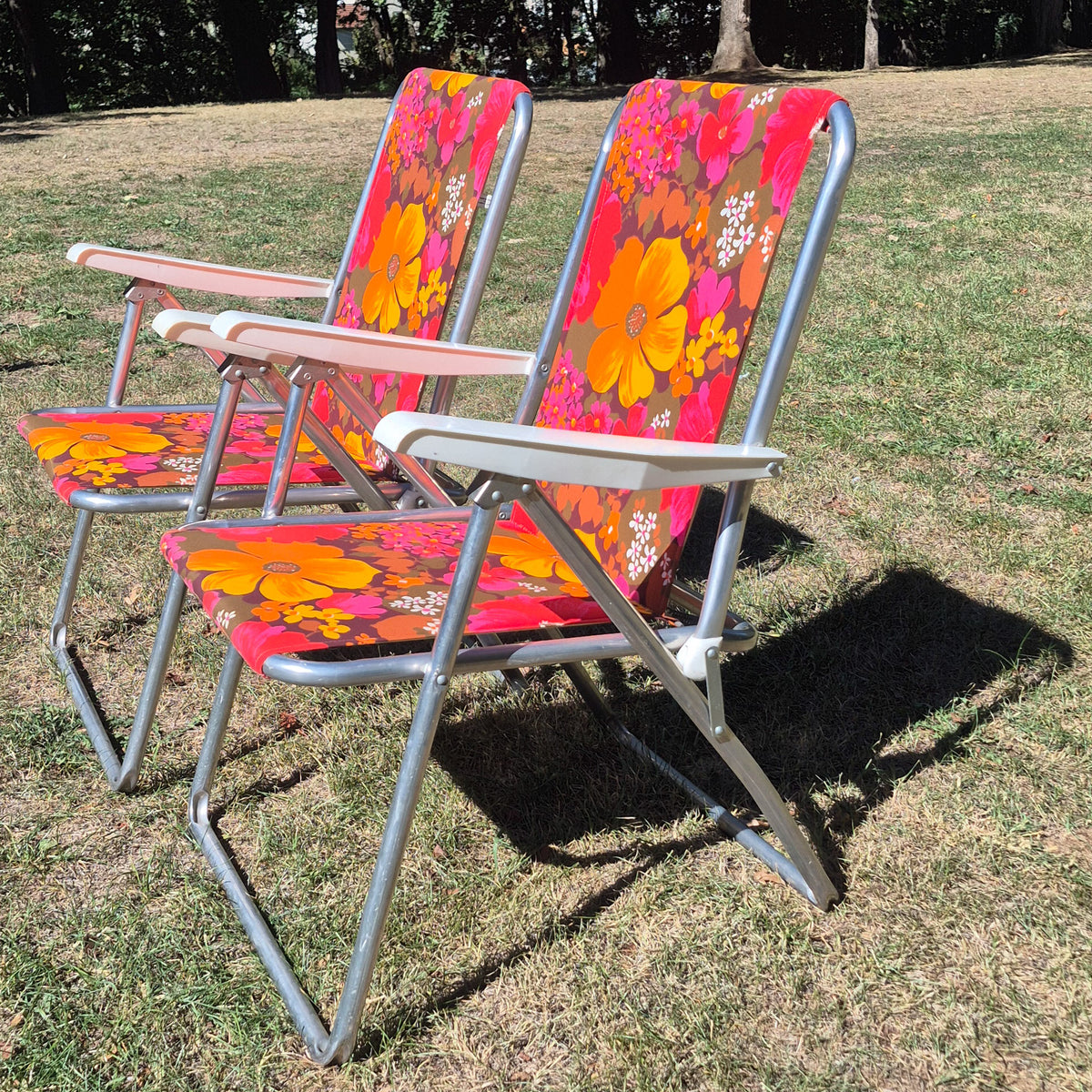 Chaise pliante fleurs orange et rose vintage - à l'unité