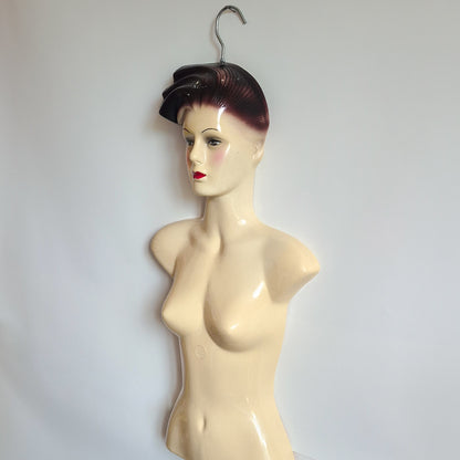 Mannequin en plastique moulé vintage